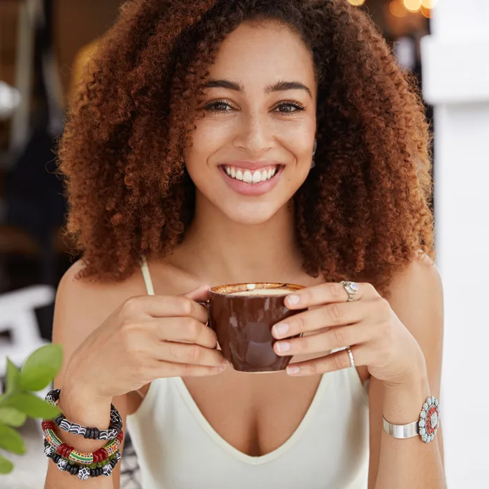 Découvrez une dégustation de café d’exception à travers des origines soigneusement sélectionnées et fraîchement torréfiées. Chaque tasse révèle un terroir, des arômes et un profil unique, pour une véritable expérience autour du café de spécialité.
